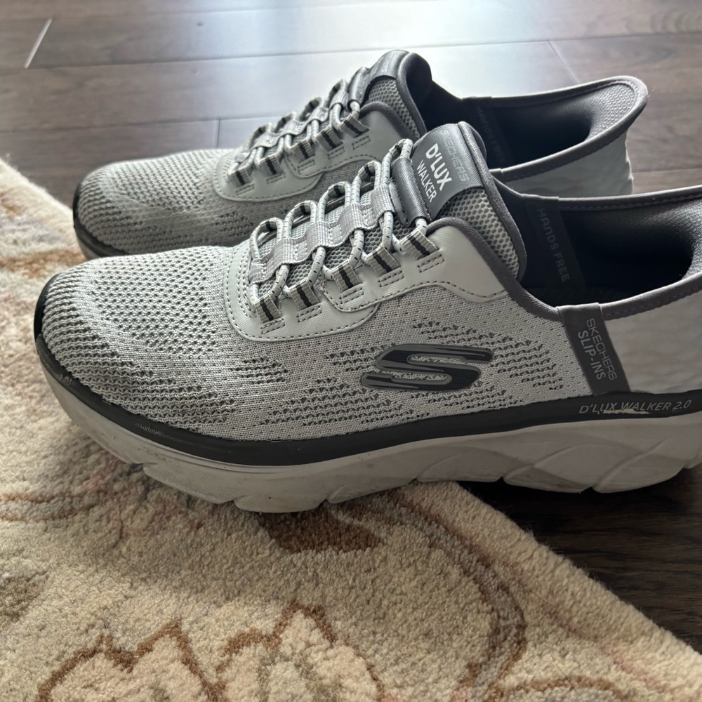 Skechers Men's / Youth Gray D'LUX Walker Sneakers Size 8